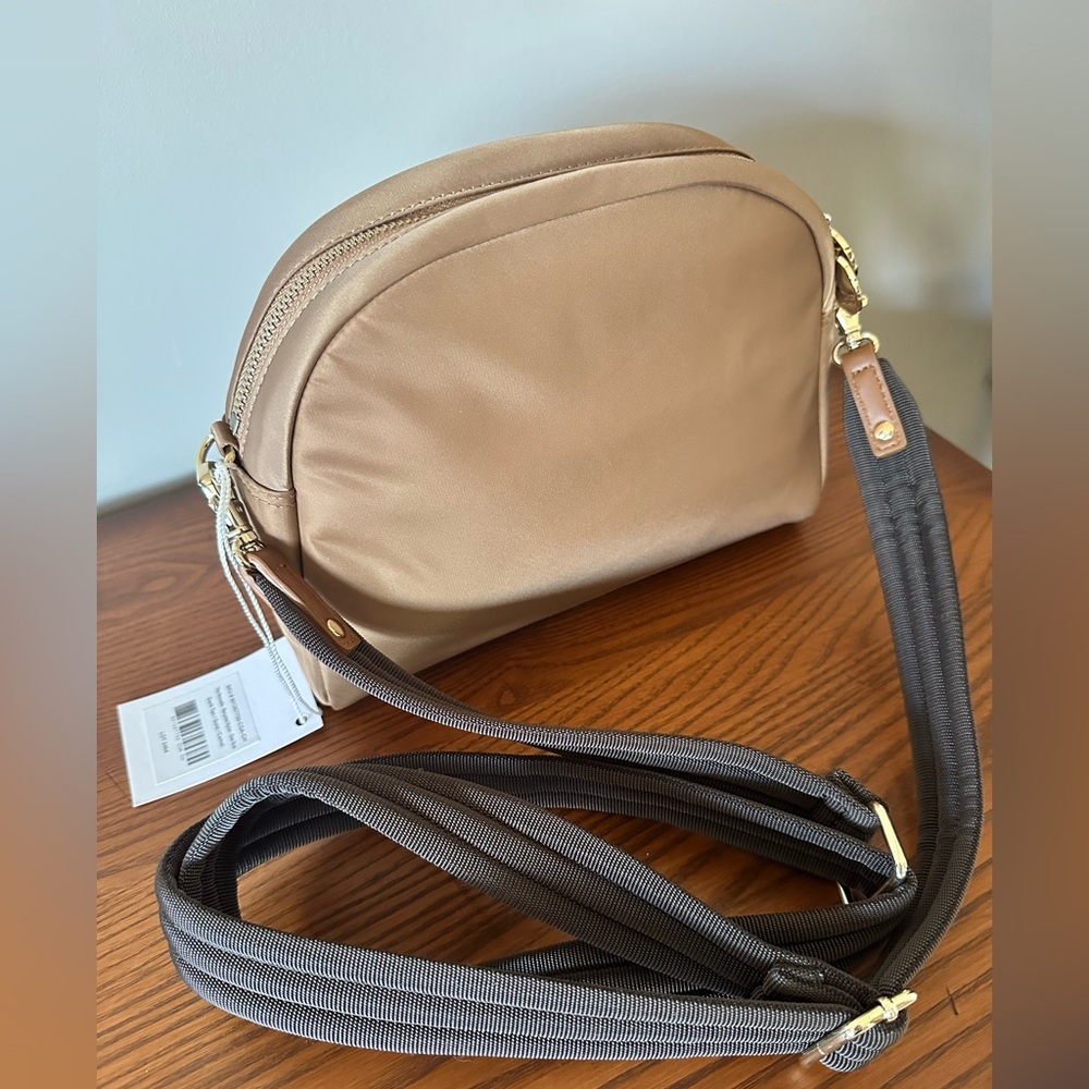 Nouvelle by Lo and Sons NWT - Picture 10 of 14